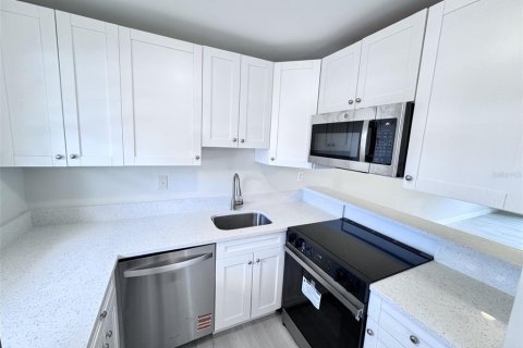 Condo in Clearwater, Florida, 1 bedroom  № 1777024 - photo 2