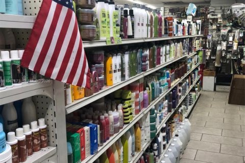 Propiedad comercial en venta en Miami Gardens, Florida № 2031549 - foto 10