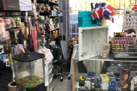 Propiedad comercial en venta en Miami Gardens, Florida № 2031549 - foto 14