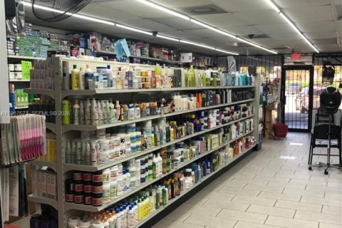 Propiedad comercial en venta en Miami Gardens, Florida № 2031549 - foto 8