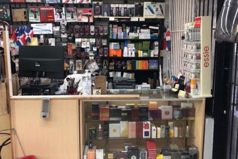 Propiedad comercial en venta en Miami Gardens, Florida № 2031549 - foto 16