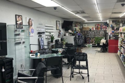 Propiedad comercial en venta en Miami Gardens, Florida № 2031549 - foto 3