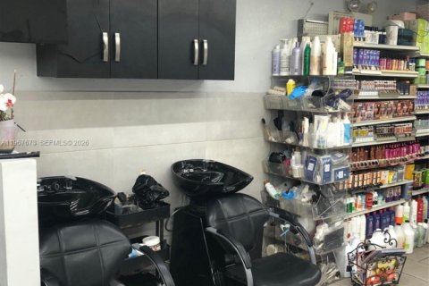 Propiedad comercial en venta en Miami Gardens, Florida № 2031549 - foto 4