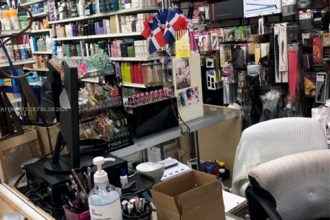 Propiedad comercial en venta en Miami Gardens, Florida № 2031549 - foto 15