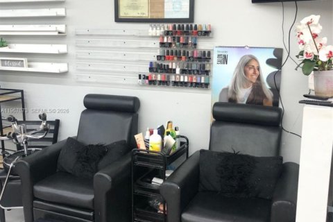 Propiedad comercial en venta en Miami Gardens, Florida № 2031549 - foto 6