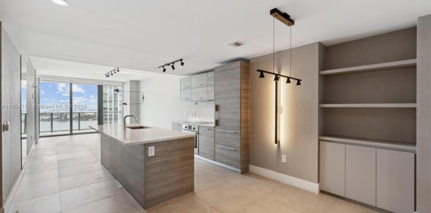 Condo in Miami, Florida, 2 bedrooms № 1700903