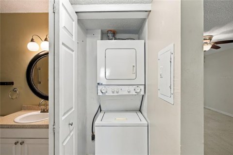 Condo in Clearwater, Florida, 2 bedrooms  № 2370845 - photo 12