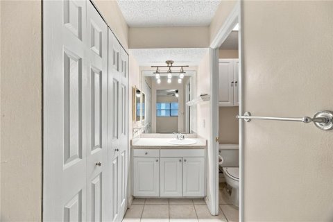 Condo in Clearwater, Florida, 2 bedrooms  № 2370845 - photo 8