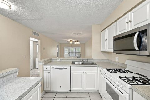 Condo in Clearwater, Florida, 2 bedrooms  № 2370845 - photo 9