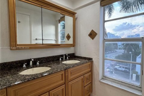 Condominio en venta en Miami Beach, Florida, 2 dormitorios, 92.16 m2 № 2034731 - foto 12
