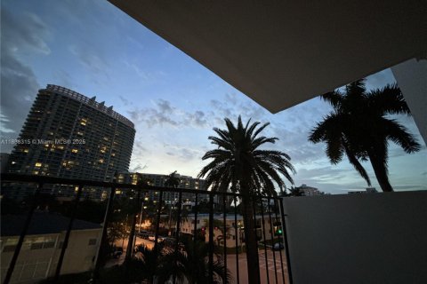 Condominio en venta en Miami Beach, Florida, 2 dormitorios, 92.16 m2 № 2034731 - foto 2