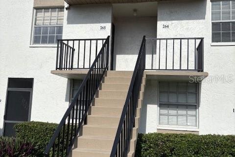Condominio en alquiler en Brandon, Florida, 2 dormitorios, 97.55 m2 № 1906372 - foto 1