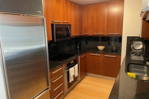 Condo in Miami, Florida, 1 bedroom № 2035284 - photo 10