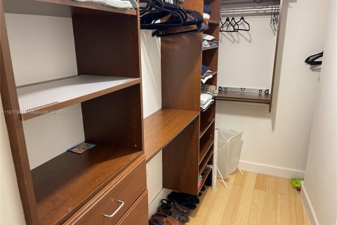 Condo in Miami, Florida, 1 bedroom № 2035284 - photo 13