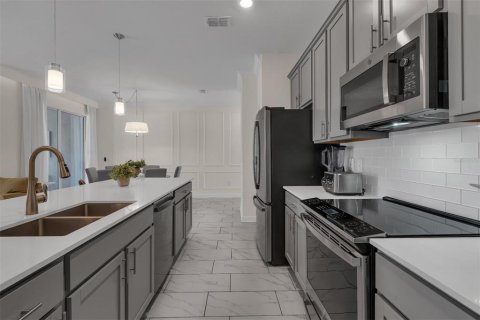 Touwnhouse à vendre à Kissimmee, Floride: 4 chambres, 177.81 m2 № 2347327 - photo 13