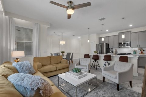 Touwnhouse à vendre à Kissimmee, Floride: 4 chambres, 177.81 m2 № 2347327 - photo 7
