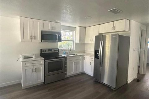 Casa en venta en Sarasota, Florida, 2 dormitorios, 70.61 m2 № 1778322 - foto 6