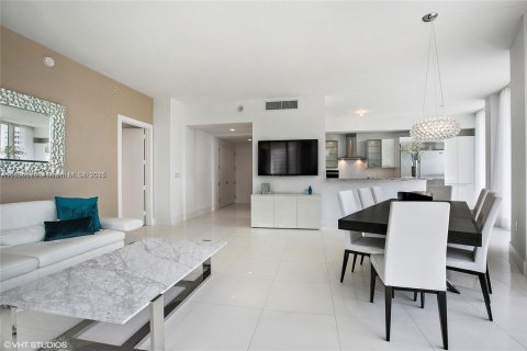 Condo in Aventura, Florida, 3 bedrooms  № 1818536 - photo 2