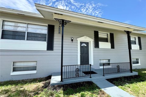 Villa ou maison à vendre à Orlando, Floride: 5 chambres, 191.75 m2 № 2149146 - photo 2