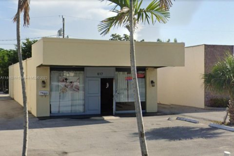 Commercial property in North Palm Beach, Florida № 2077057 - photo 1