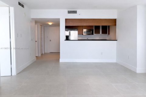 Condo in Miami, Florida, 1 bedroom  № 2026901 - photo 8