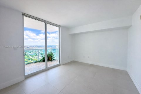 Condo in Miami, Florida, 1 bedroom  № 2026901 - photo 15