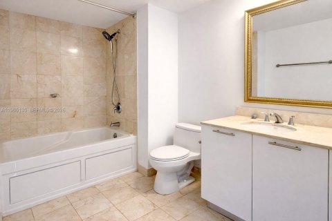 Condo in Miami, Florida, 1 bedroom  № 2026901 - photo 19