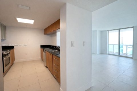Condo in Miami, Florida, 1 bedroom  № 2026901 - photo 5