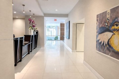 Condo in Miami, Florida, 1 bedroom  № 2026901 - photo 24