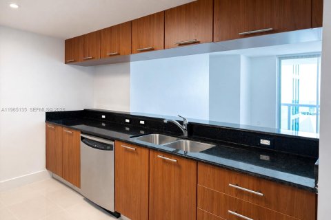 Condo in Miami, Florida, 1 bedroom  № 2026901 - photo 4