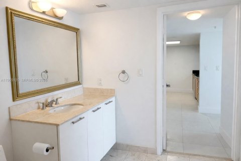 Condo in Miami, Florida, 1 bedroom  № 2026901 - photo 21