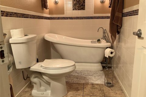 Condo in Lutz, Florida, 3 bedrooms № 2221372 - photo 16