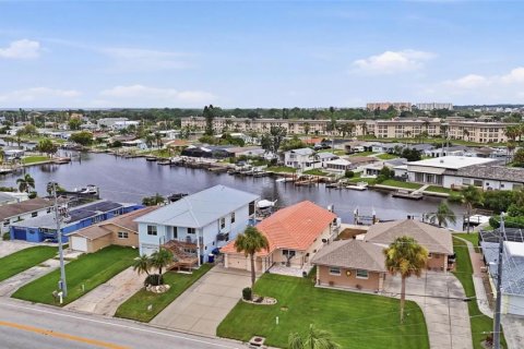 Villa ou maison à vendre à New Port Richey, Floride: 3 chambres, 171.59 m2 № 2210135 - photo 4