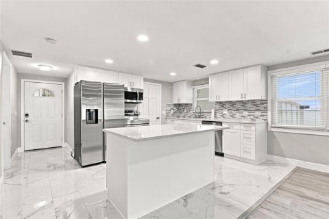 Villa ou maison à vendre à New Port Richey, Floride: 3 chambres, 171.59 m2 № 2210135 - photo 16
