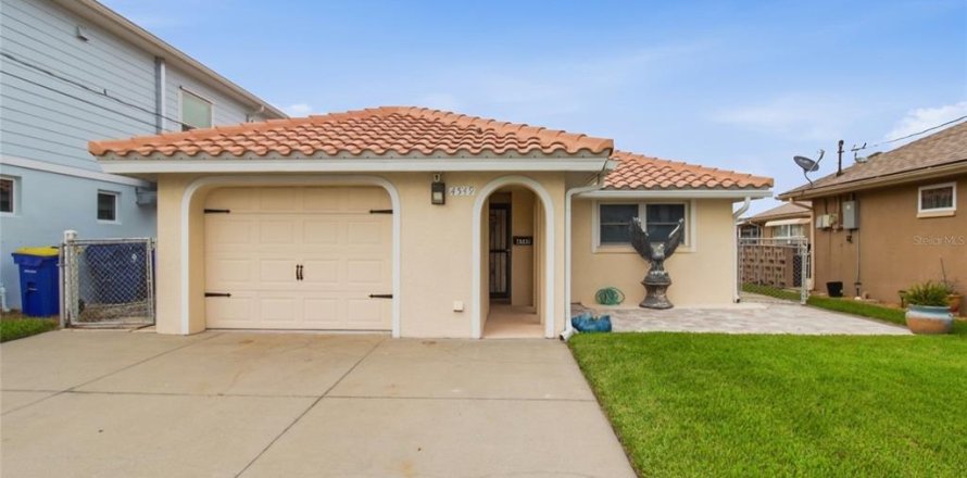 Villa ou maison à New Port Richey, Floride 3 chambres, 171.59 m2 № 2210135