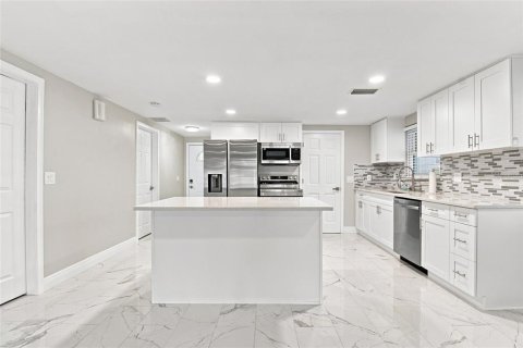 Villa ou maison à vendre à New Port Richey, Floride: 3 chambres, 171.59 m2 № 2210135 - photo 17