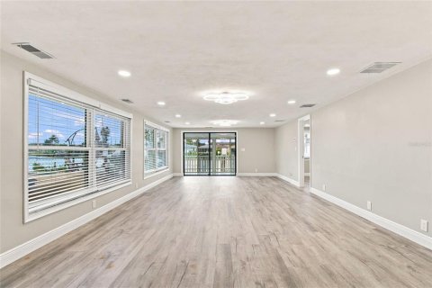 Villa ou maison à vendre à New Port Richey, Floride: 3 chambres, 171.59 m2 № 2210135 - photo 25