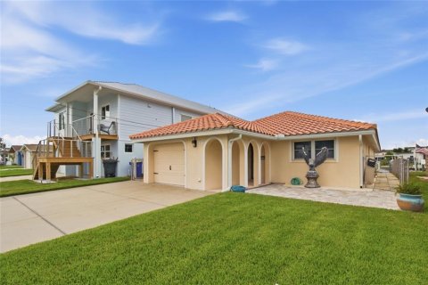 Villa ou maison à vendre à New Port Richey, Floride: 3 chambres, 171.59 m2 № 2210135 - photo 2
