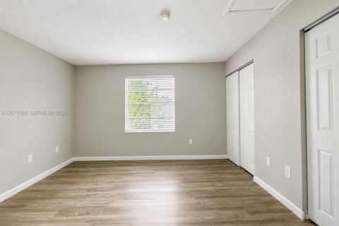 Immobilier commercial à vendre à South Daytona, Floride № 2171081 - photo 25
