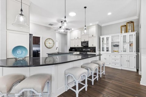 House in The Villages, Florida 3 bedrooms, 262.82 sq.m. № 2223392 - photo 7