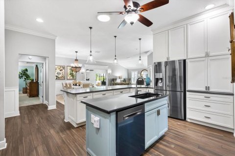 House in The Villages, Florida 3 bedrooms, 262.82 sq.m. № 2223392 - photo 9