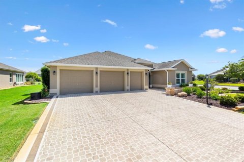 House in The Villages, Florida 3 bedrooms, 262.82 sq.m. № 2223392 - photo 2