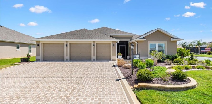 House in The Villages, Florida 3 bedrooms, 262.82 sq.m. № 2223392