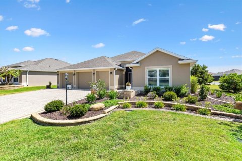 House in The Villages, Florida 3 bedrooms, 262.82 sq.m. № 2223392 - photo 3