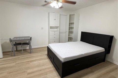 Immobilier commercial à louer à Homestead, Floride: 23.23 m2 № 1996596 - photo 4