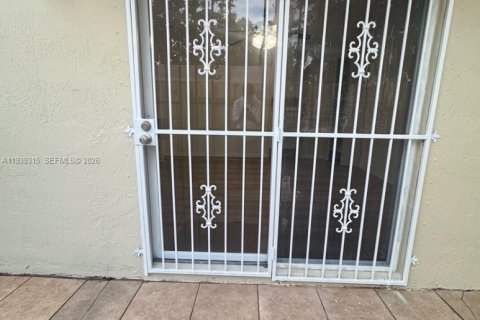 Immobilier commercial à louer à Homestead, Floride: 23.23 m2 № 1996596 - photo 2