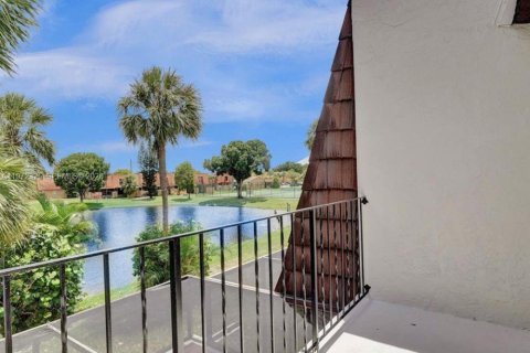 Снять в аренду таунхаус в Пемброк-Пайнс, Флорида 4 спальни, 150.13м2, № 2040389 - фото 4