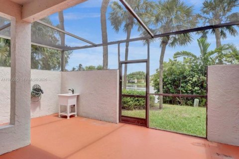 Снять в аренду таунхаус в Пемброк-Пайнс, Флорида 4 спальни, 150.13м2, № 2040389 - фото 5