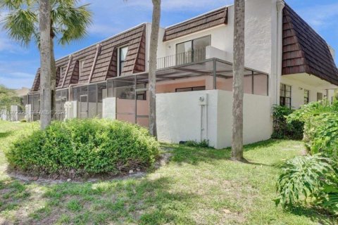 Таунхаус в Пемброк-Пайнс, Флорида 4 спальни, 150.13м2 № 2040389