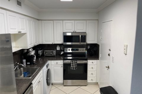 Condo in Hollywood, Florida, 1 bedroom  № 2035904 - photo 6